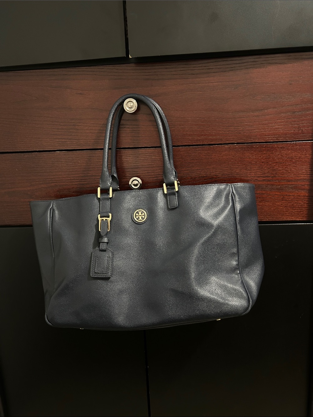 Tory Burch Dark Navy Leather Tote with Gold Hardware medidas 15.5x10